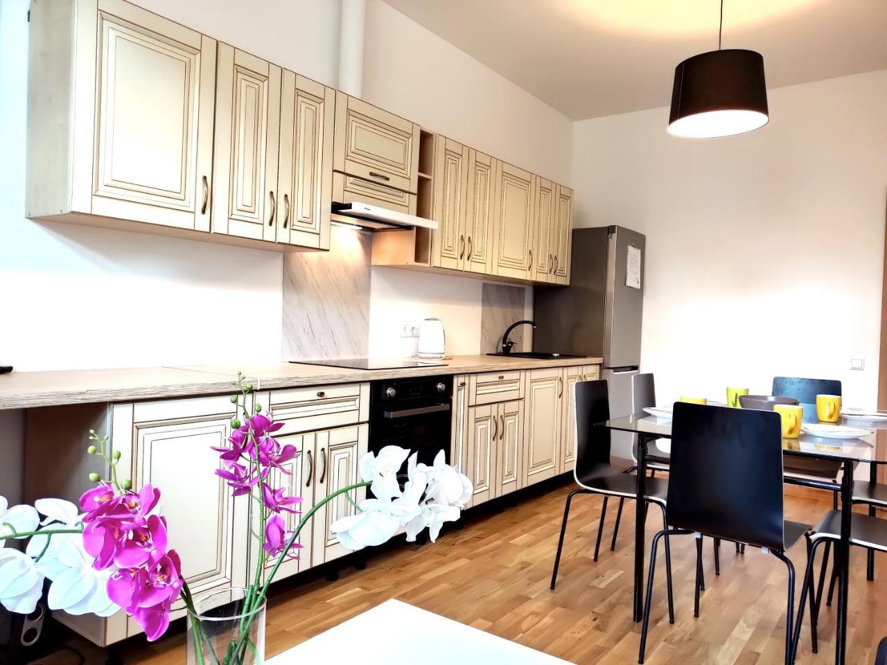 Brivibas Center Apartments Riga Esterno foto
